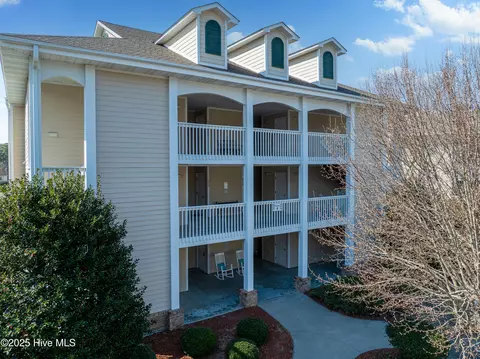 3350 Club Villas Dr #801, Southport, NC 28461
