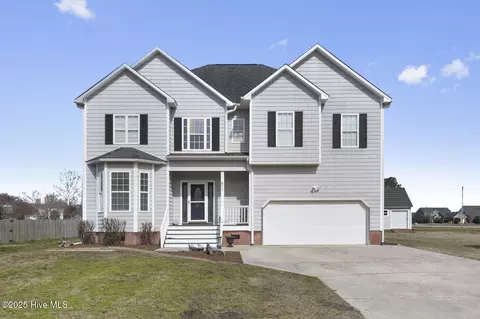 817 Willbrook Cir, Sneads Ferry, NC 28460
