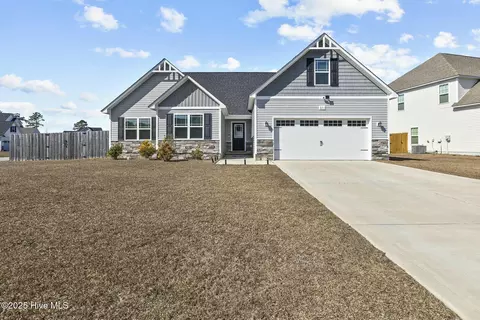 601 Coral Reef Ct, Sneads Ferry, NC 28460