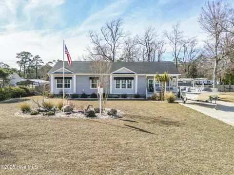 120 Bayshore Dr, Cape Carteret, NC 28584
