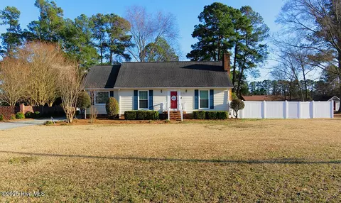 605 W Roseboro St, Roseboro, NC 28382