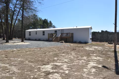 215 Raven Ln, West End, NC 27376