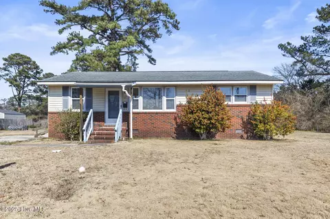 17 Morning Dr, Jacksonville, NC 28546