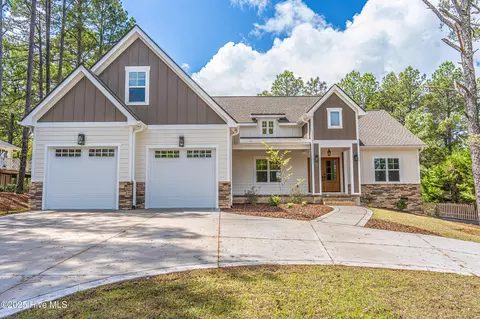 2 Starlit Ln, Pinehurst, NC 28374