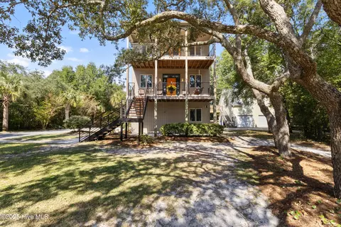 410 Lewis Dr, Carolina Beach, NC 28428