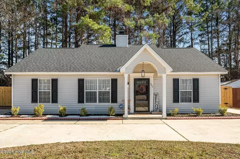 906 Autumn Dr, Greenville, NC 27834