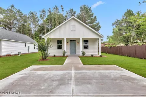 210 S Johnson St, Burgaw, NC 28425