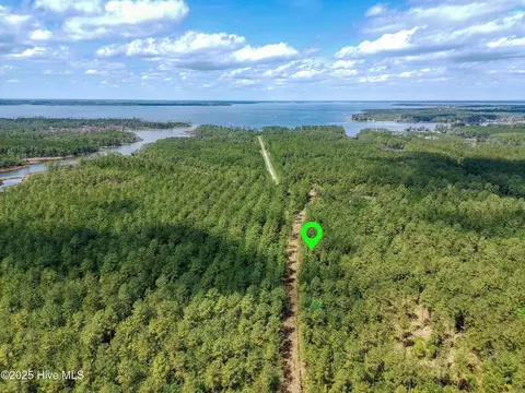 22 Sandy Point Rd, Scranton, NC 27875