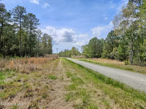 22 Sandy Point Rd, Scranton, NC 27875 photo 4