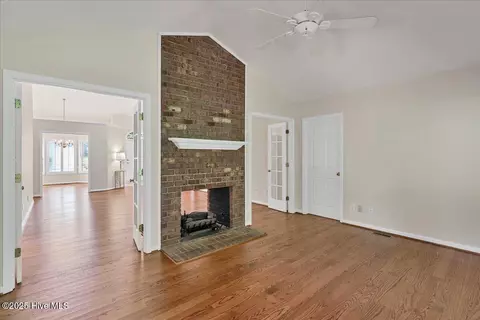Living - 6 Elmhurst Pl, Pinehurst, NC 28374 photo 9 of 12