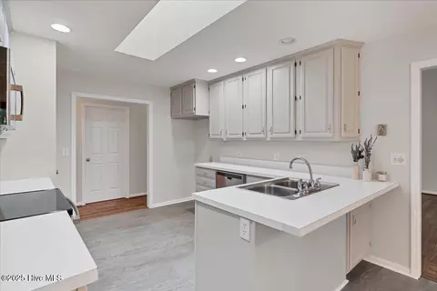 Kitchen - 6 Elmhurst Pl, Pinehurst, NC 28374 photo 5 of 5