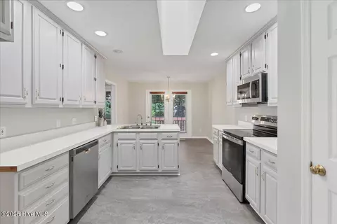 Kitchen - 6 Elmhurst Pl, Pinehurst, NC 28374 photo 1 of 5