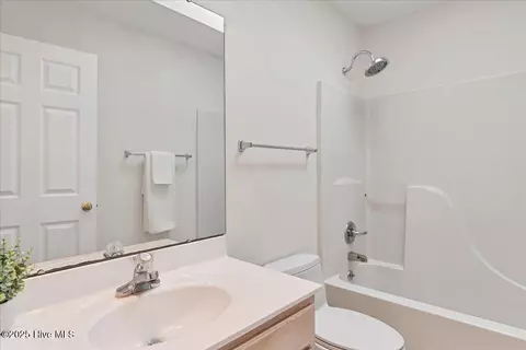 Bath - 6 Elmhurst Pl, Pinehurst, NC 28374 photo 5 of 6