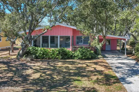 209 Sellers St, Oak Island, NC 28465
