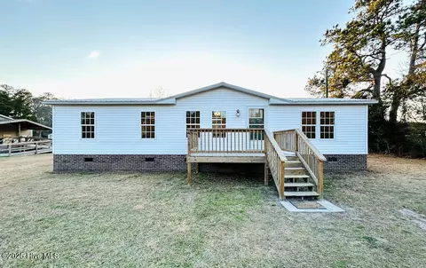 118 Church Rd, Hubert, NC 28539