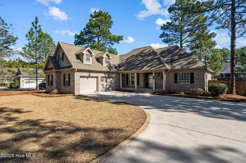 171 Forest Gln, Southern Pines, NC 28387