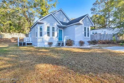 1044 Valley Dr, Calabash, NC 28467