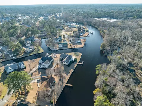 118 Bowline Rd, New Bern, NC 28562
