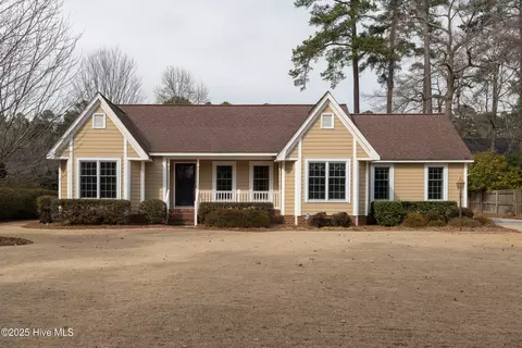 209 Pinewood Rd, Greenville, NC 27858