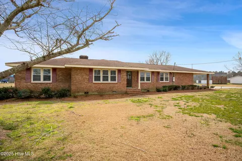 157 W Littlefield Rd, Ayden, NC 28513