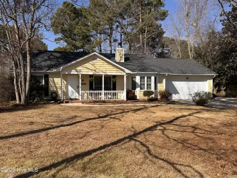 502 Wolf Glen Ct, Jacksonville, NC 28546