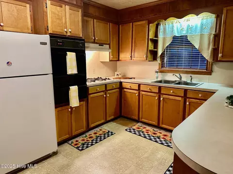 Kitchen - 405 E Simmons Ave, Williamston, NC 27892 photo 2 of 5