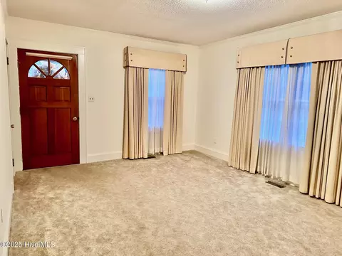 Living - 405 E Simmons Ave, Williamston, NC 27892 photo 1 of 5