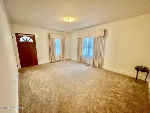 Living - 405 E Simmons Ave, Williamston, NC 27892 photo 2 of 5