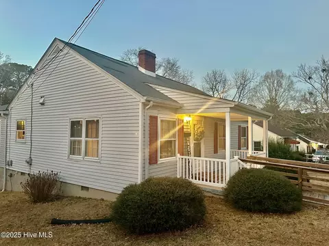 Exterior - 405 E Simmons Ave, Williamston, NC 27892 photo 3 of 7