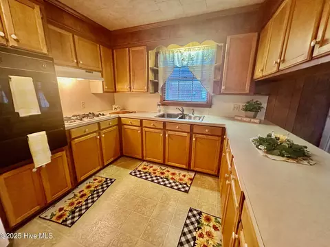 Kitchen - 405 E Simmons Ave, Williamston, NC 27892 photo 1 of 5