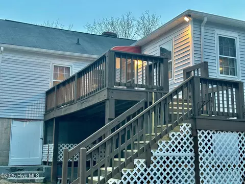 Exterior - 405 E Simmons Ave, Williamston, NC 27892 photo 6 of 7