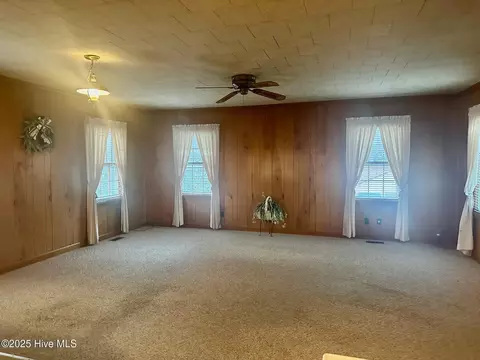 Living - 405 E Simmons Ave, Williamston, NC 27892 photo 4 of 5