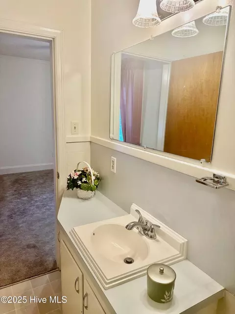 Bath - 405 E Simmons Ave, Williamston, NC 27892 photo 6 of 6