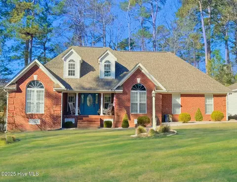6804 Riverrun Dr, Elm City, NC 27822