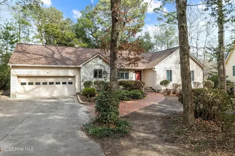 8 Fairways Ct, Pine Knoll Shores, NC 28512