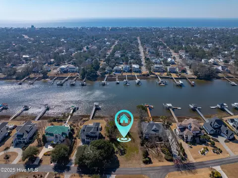 2755 Pinecrest Dr, Southport, NC 28461