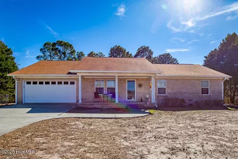 145 Turtle Ct, Newport, NC 28570