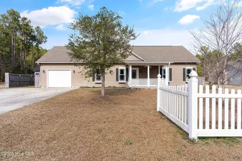 321 Folkstone Rd, Holly Ridge, NC 28445