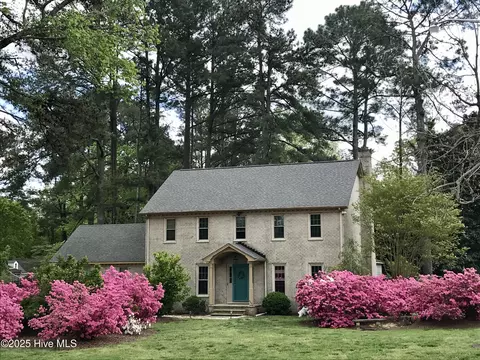 300 King George Rd, Greenville, NC 27858