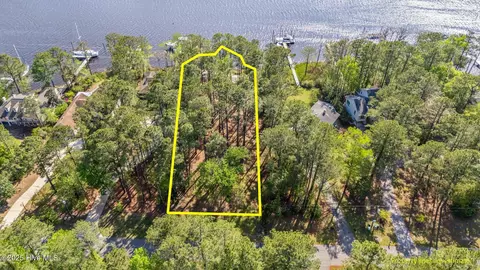5514 Gondolier Dr, New Bern, NC 28560