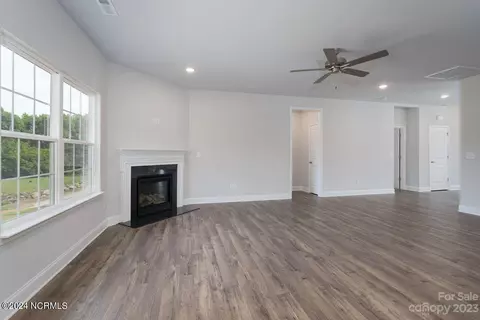 Living - 163 Cherry Laurel Dr, Wallace, NC 28466 photo 3 of 4