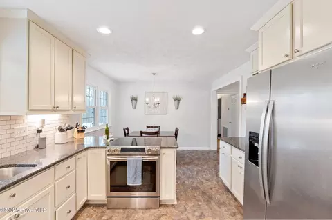 Kitchen - 107 Pee Dee Rd, Aberdeen, NC 28315 photo 2 of 3