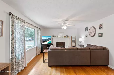 Living - 107 Pee Dee Rd, Aberdeen, NC 28315 photo 1 of 1
