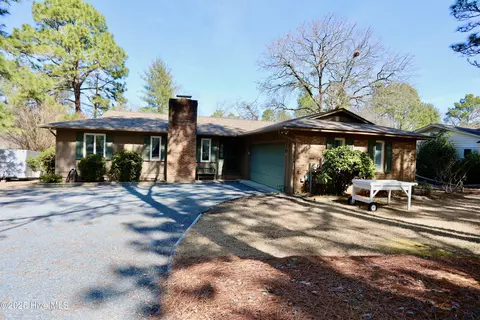 224 Firetree Ln, West End, NC 27376