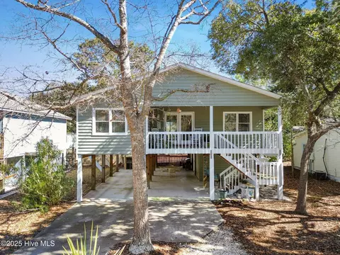 322 NE 49th St, Oak Island, NC 28465