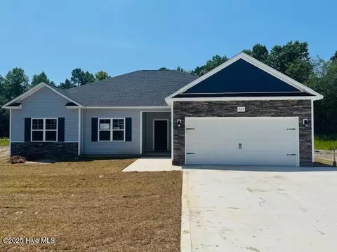 425 Windermere Rd, Hubert, NC 28539