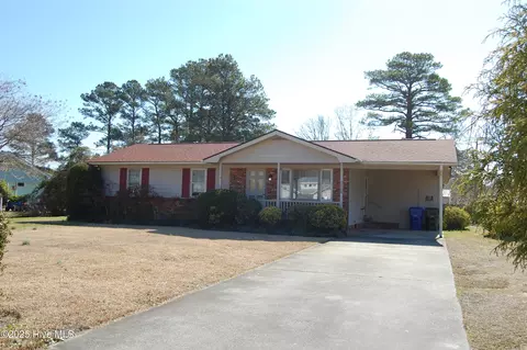 2528 E Forest Dr E, Newport, NC 28570