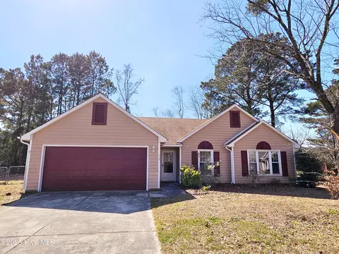 113 Cottage Ln, Jacksonville, NC 28546