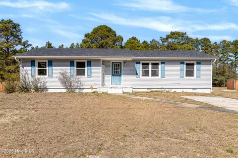 64 Sanders Dr, Hubert, NC 28539