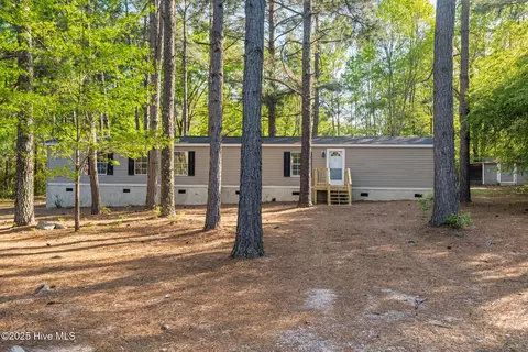 111 Meadow Ln, Hoffman, NC 28347